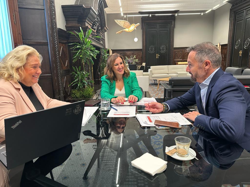 Reunión entre María José Ferrer San Segundo, María José Catalá y Juanma Badenas